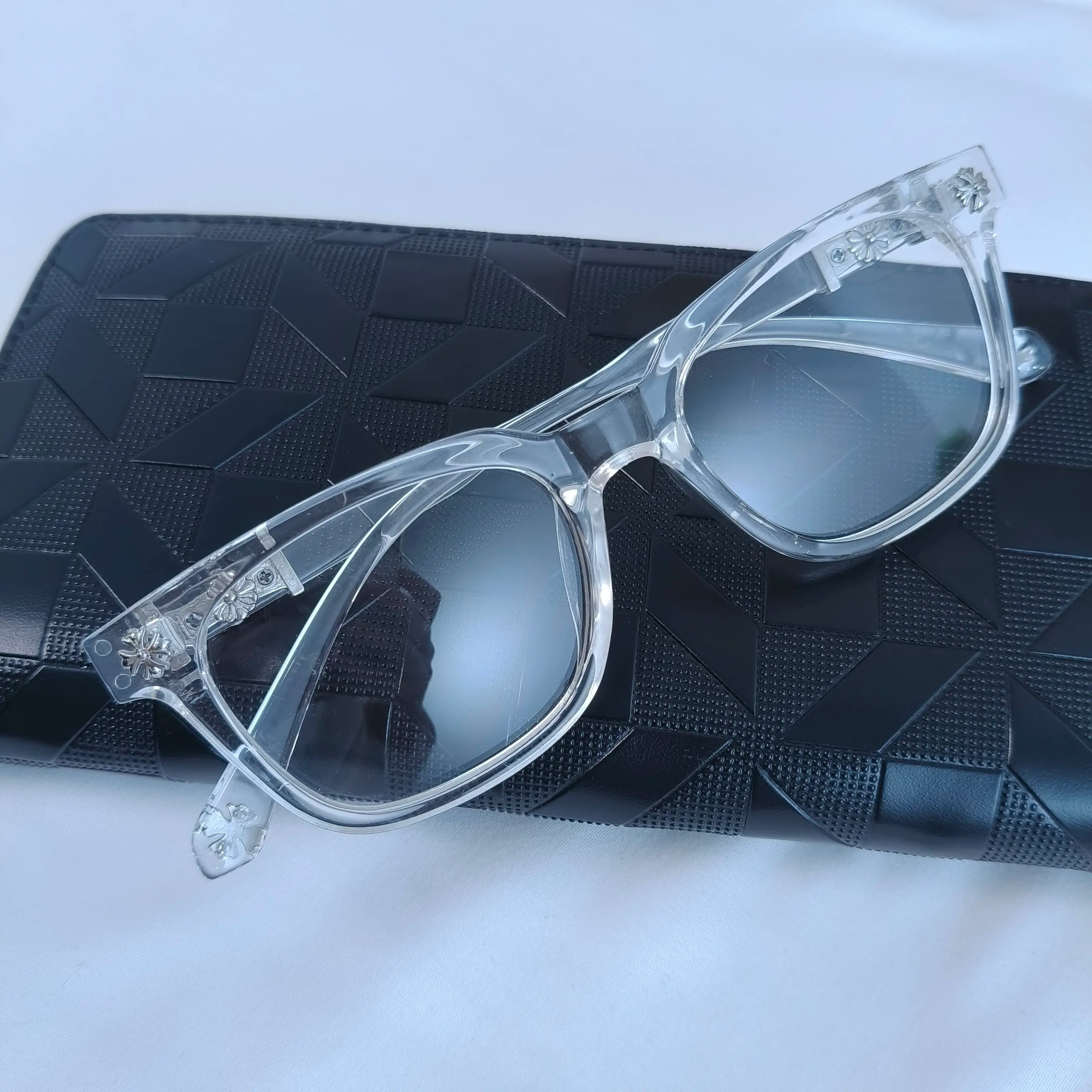 Trendy Unisex Blue Light Blocking Glasses - Stylish Black-Gold Metal Frame with Flat Lenses, Perfect for Daily Wear and Parties